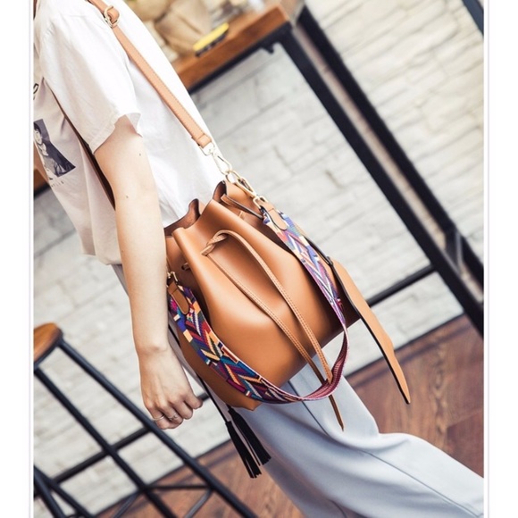 🎉HP🎉 🔄🆕 SAO PAULO Drawstring Bucket Bag - Picture 7 of 8